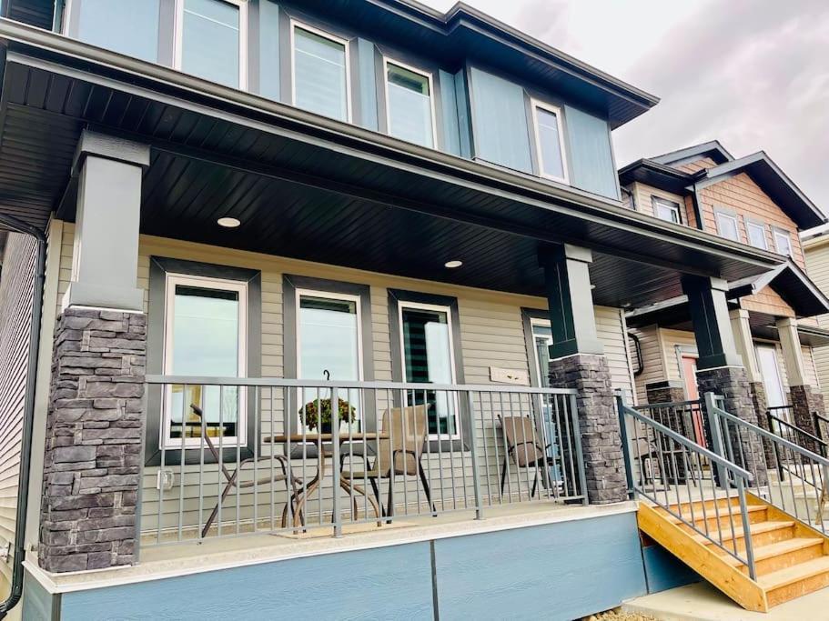 Brand New Entire Luxury Home ,10Sleep- Airhockey,Pooltable-14 Min To Airport And South Edmonton, Party Or Events Strictly Restricted Nisku Exterior photo